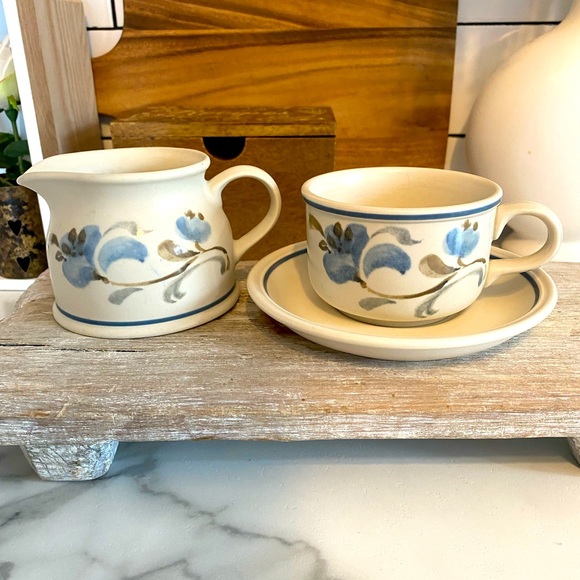 Johnson bros cup and saucer set with creamer pitcher - Picture 4 of 9